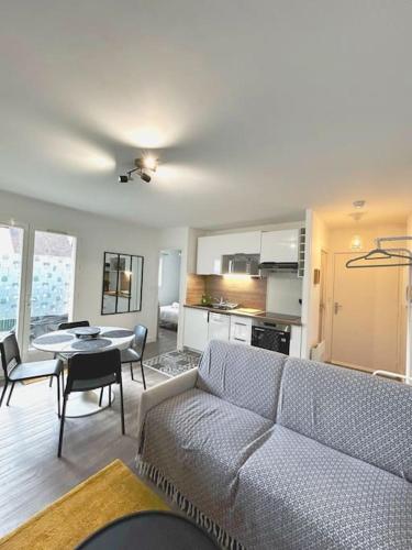 Gallery image of Appartement cosy avec terrasse et parking, 4 pers. in Étampes