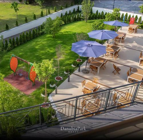 an overhead view of a patio with tables and umbrellas at Hotel Danubia Park in Veliko Gradište