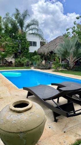 a picnic table next to a swimming pool at Artgarden Juan dolio in Juan Pedro