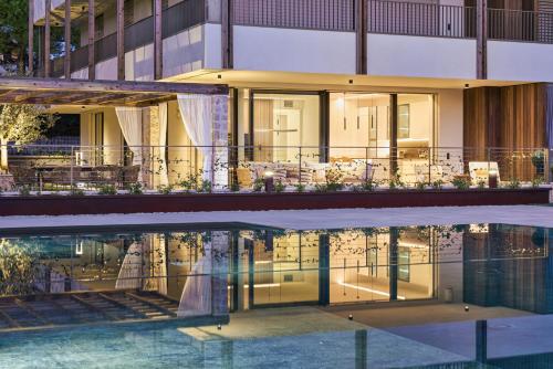 SalvatoreHomes - Pure Luxury in the Centre of Bardolino with Pool & Private Jacuzzi - Casa Olivia - a 5 Star Luxury Collection at Lake Garda photo 3
