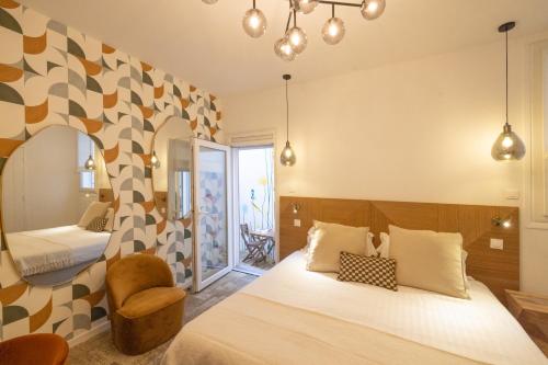 Tempat tidur dalam kamar di Hôtel Barnea