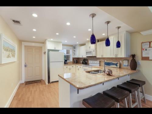 Dapur atau dapur kecil di 4200 GULF DRIVE UNIT 108 home