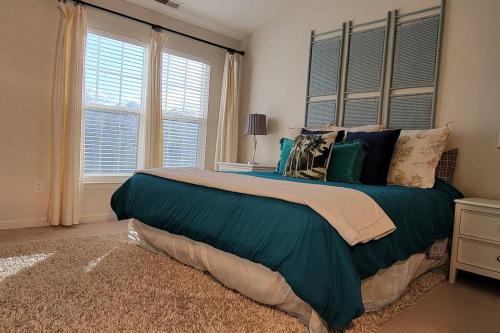 Ένα ή περισσότερα κρεβάτια σε δωμάτιο στο King Bed, Pool, Beach, Game Room@Enjoy Life