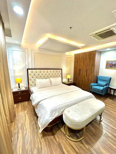 Krevet ili kreveti u jedinici u objektu Mirhaa Homes # 1 -Gold Crest Mall One Bed Apartment By Dr - Subhan Shahid