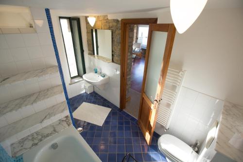 a bathroom with a tub and a toilet and a sink at Casa Gianfranco - ACrapa Mangia in Santa Maria di Castellabate