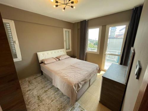 Postel nebo postele na pokoji v ubytování Central Cozy Villa 5 Min to Beach