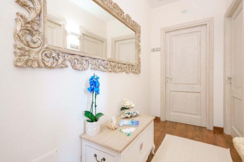 a bathroom with a mirror on the wall and a dresser at La rosa dei venti in Villasimius