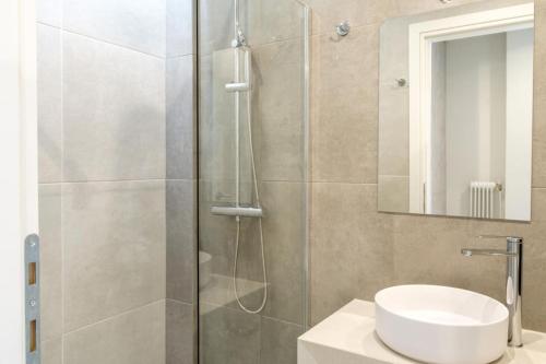 Modern Pangrati Flat!