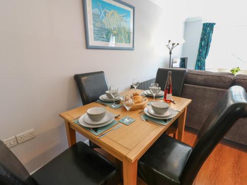 Ruang duduk di The Chase - 30 Ayr Avenue