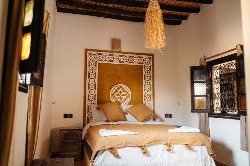 a bedroom with a bed in a room at Dar Haroun in Rissani