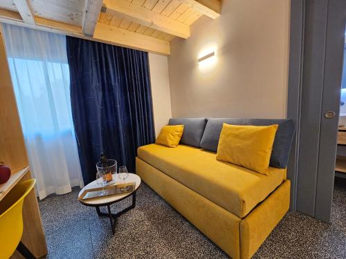 Ein Sitzbereich in der Unterkunft Costiero Elegant Suites B&B Gallipoli