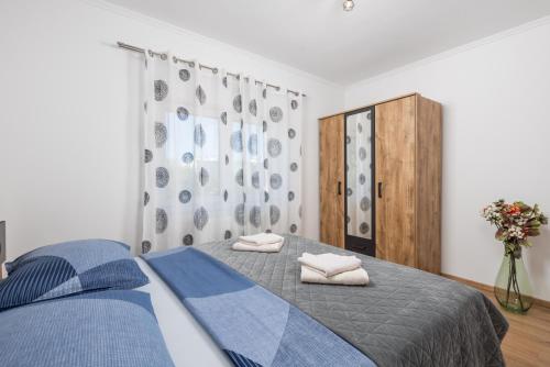 Ένα ή περισσότερα κρεβάτια σε δωμάτιο στο MLADENKA apartment