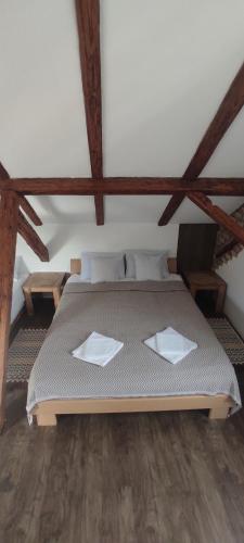 A bed or beds in a room at Apartmani Kačara