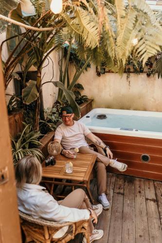 Επισκέπτες που μένουν στο myinsolite - Cocon Tropical, jacuzzi, énigme