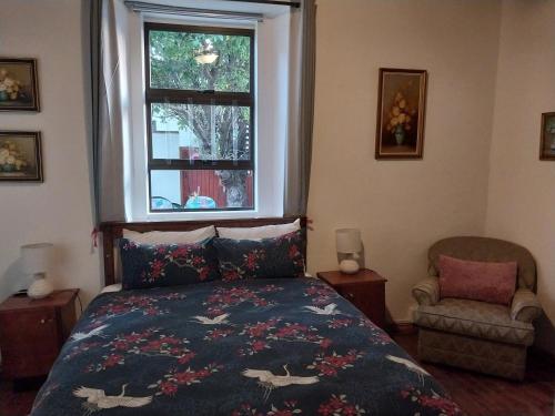 a bedroom with a bed and a window at Arnheim Guest Cottage in Robertson