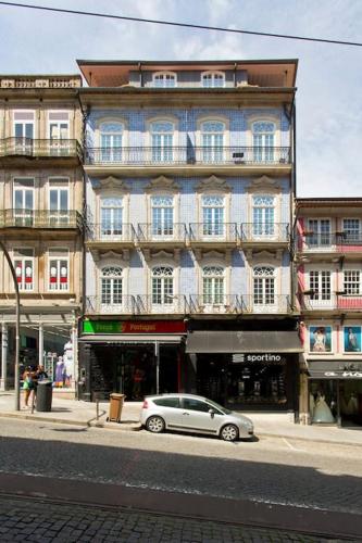 Boutique Rentals- THE CLéRiGoS Apt w/ patio