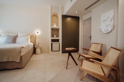 Thymises Boutique Hotel tesisinde bir oturma alanı