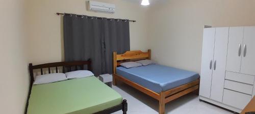 Ένα ή περισσότερα κρεβάτια σε δωμάτιο στο Casa do Deca Toledo - 500 metros do Centro Histórico