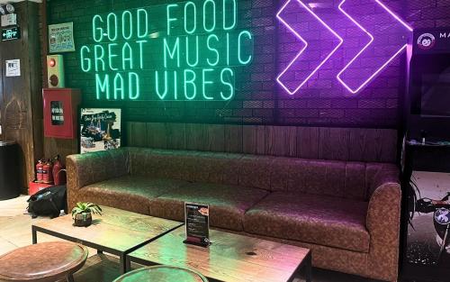 Zona de estar de Mad Monkey Hanoi Hostel