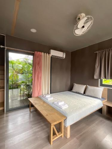 a bedroom with a bed and a table at LỌ LEM CINDERELLA HOMESTAY in Vĩnh Long