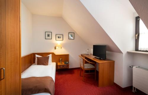 Postel nebo postele na pokoji v ubytování ARKADEN Hotel Kelkheim