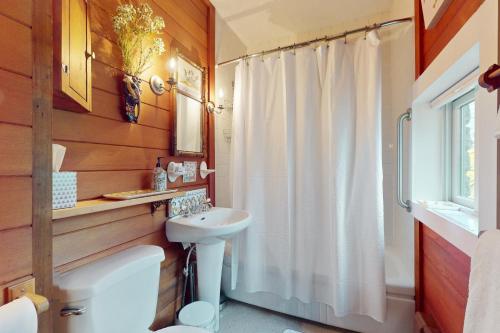 a bathroom with a toilet and a sink at Great Ledges Studio in Rockport