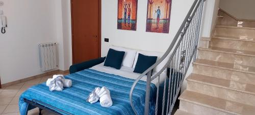Ένα ή περισσότερα κρεβάτια σε δωμάτιο στο Casa di "Mastru Ninu"
