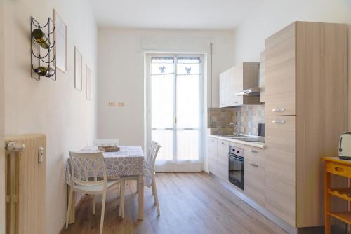 a kitchen with a table and a table and chairs at Appartamento Al Mare in Portoferraio