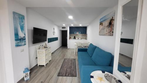Televisyen dan/atau pusat hiburan di Serenity Sea View Apartment