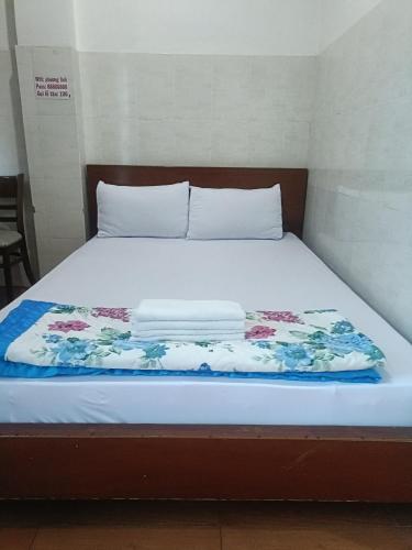 Giường trong phòng chung tại Hotel phương linhs