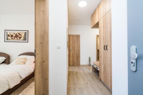 Postel nebo postele na pokoji v ubytování Perla Hradce