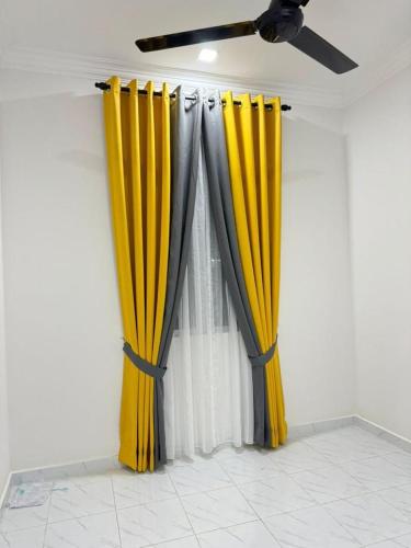 a curtain in a room with a ceiling at Homestay Adinyo Geting in Tumpat