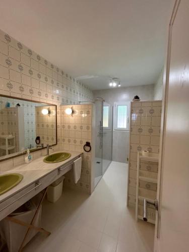 a bathroom with two sinks and a shower at Villa Quimera en Marbella in Marbella