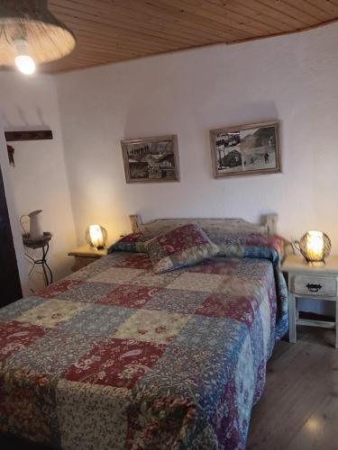 a bedroom with a bed and two lamps on tables at Masia Can Constans in Queralbs