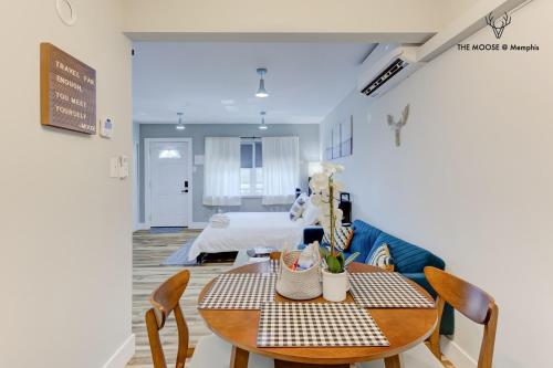 a dining room with a table and a bed at The Moose #11 - Luxe Modern loft with King Bed, Free Parking & Wi-Fi in Memphis