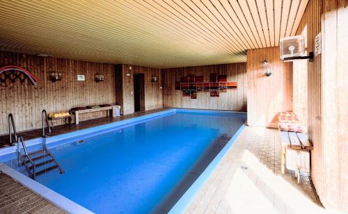 a large swimming pool in a room with at Hotel Schauinsland in Bad Peterstal-Griesbach