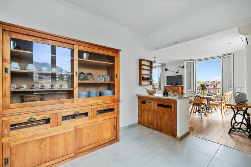 Η κουζίνα ή μικρή κουζίνα στο La Fabrique à Poupées - Chambres et Appartements de charme au coeur de Menton