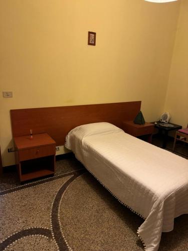 a bedroom with a bed and a nightstand and a bed sidx sidx sidx sidx at Casa Lorena in Rapallo