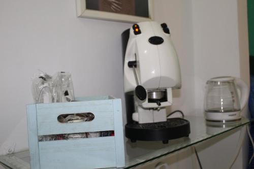 Maya guest houseにあるコーヒーまたはお茶