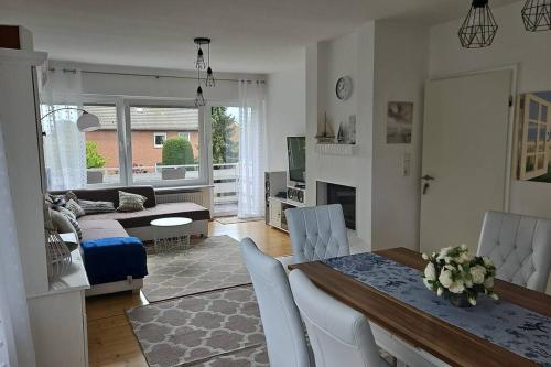 Χώρος καθιστικού στο Ferienwohnung Monteurewohnung mit 2 Schlafzimmern,Parkplatz für Großes Fahrzeug vorhanden 8,5m lang