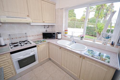 Oasis Parque, Alvor. (AT04) Beautiful 2 Bed Villa with Pool