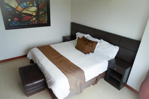 a bed with a black headboard in a room at Serenity Suites Casa Boutique in Bucaramanga