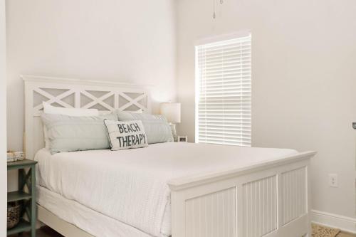 Katil atau katil-katil dalam bilik di The Blue Bird by Pristine Properties Vacation Rentals