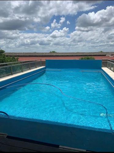a large pool of blue water on top of a building at Ushuaia 1 in Rosario