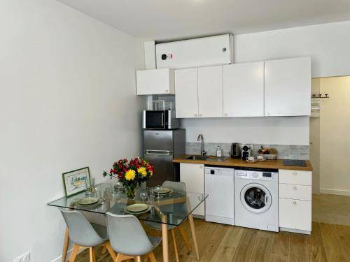 Photo de la galerie de l'établissement 3 pièces calme 20 mn Tour Eiffel 5 mn Versailles, à Viroflay