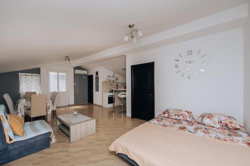 Ένα ή περισσότερα κρεβάτια σε δωμάτιο στο Paradise Bay Apartments