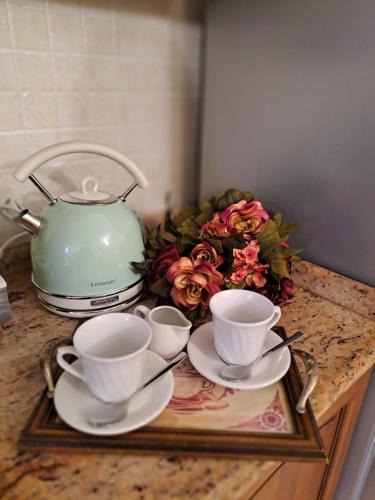 Utensilios para hacer té y café en Casa Flo