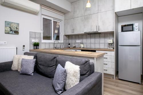 Athens Gem, next to Metro, walk to Acropolis