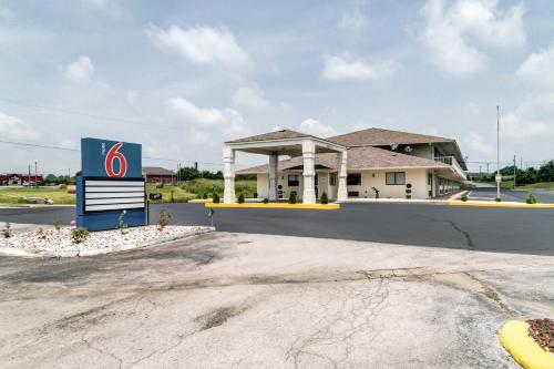a gas station with a sign in front of it at Motel 6-Berea, KY in Berea