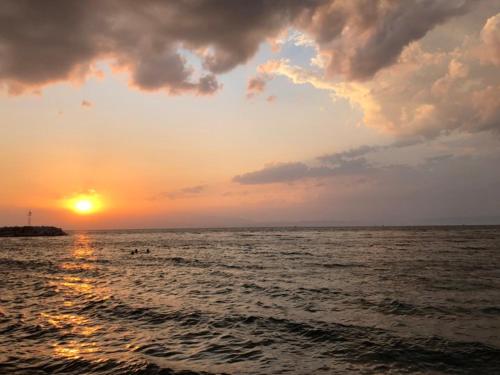 a sunset over the ocean with the sun setting at Melodia di Mare in Skala Kallirakhis